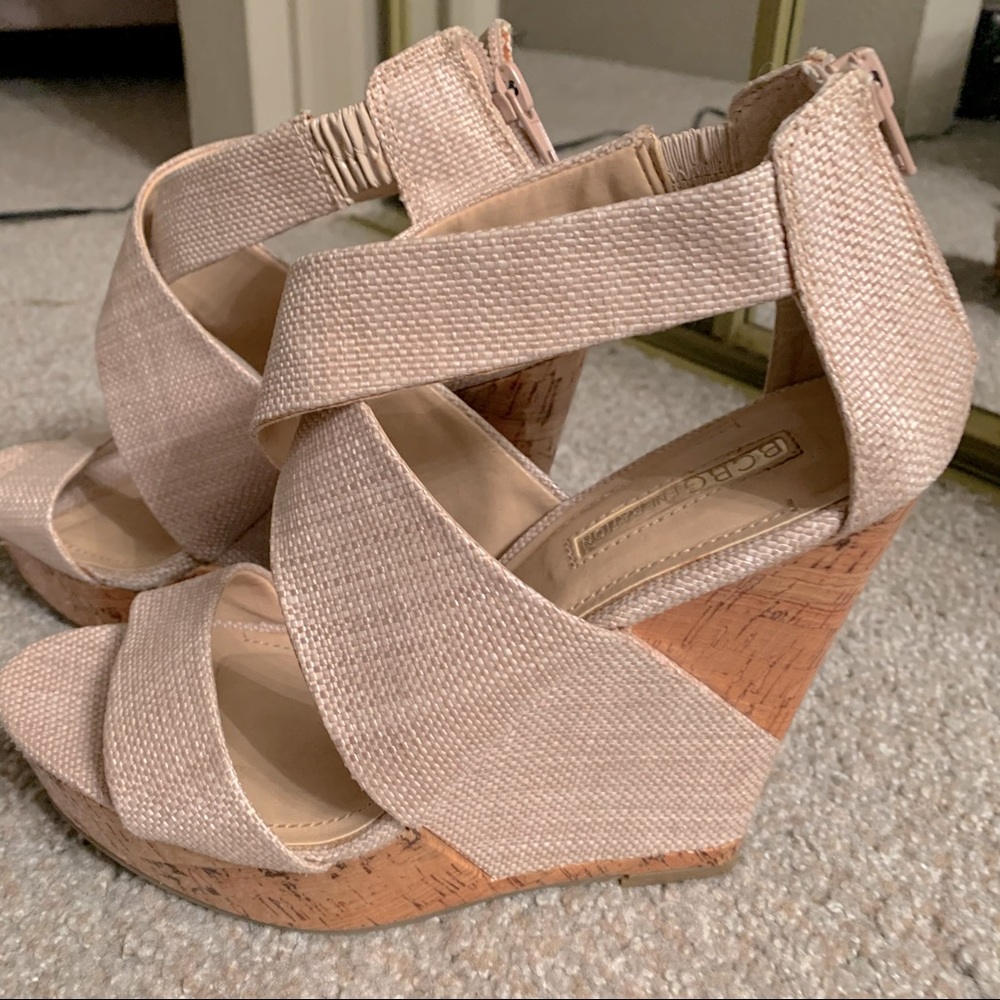 BCBG// Cute Tan Beige Wedges